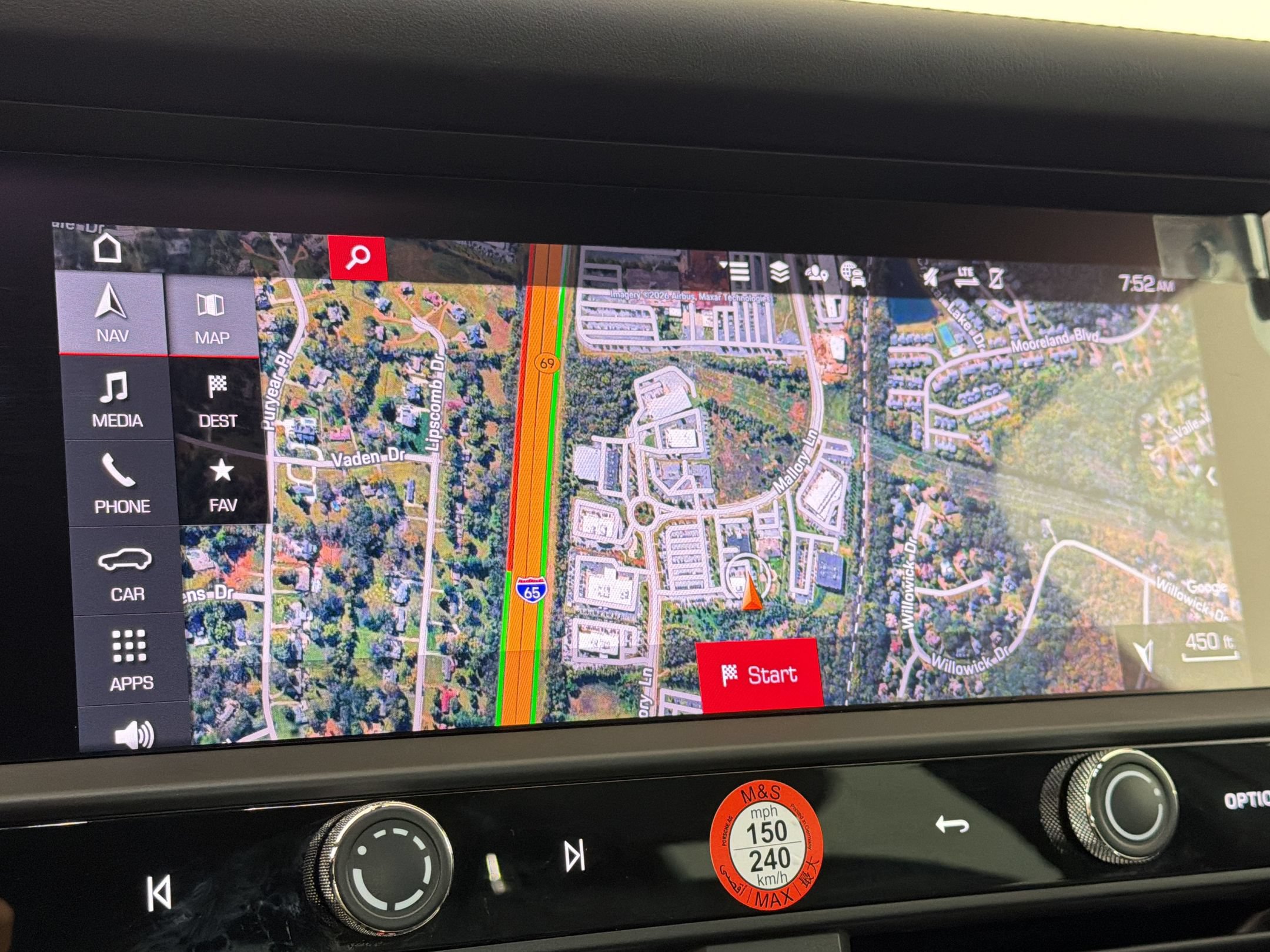 Certified 2026 Porsche Macan AWD/4WD image 27