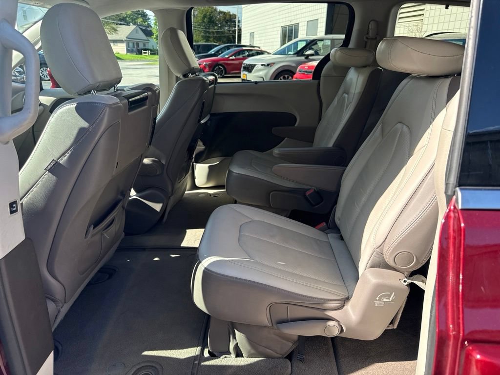 Used 2017 Chrysler Pacifica Touring-L Plus w/ Advanced Safetytec Group FWD image 13