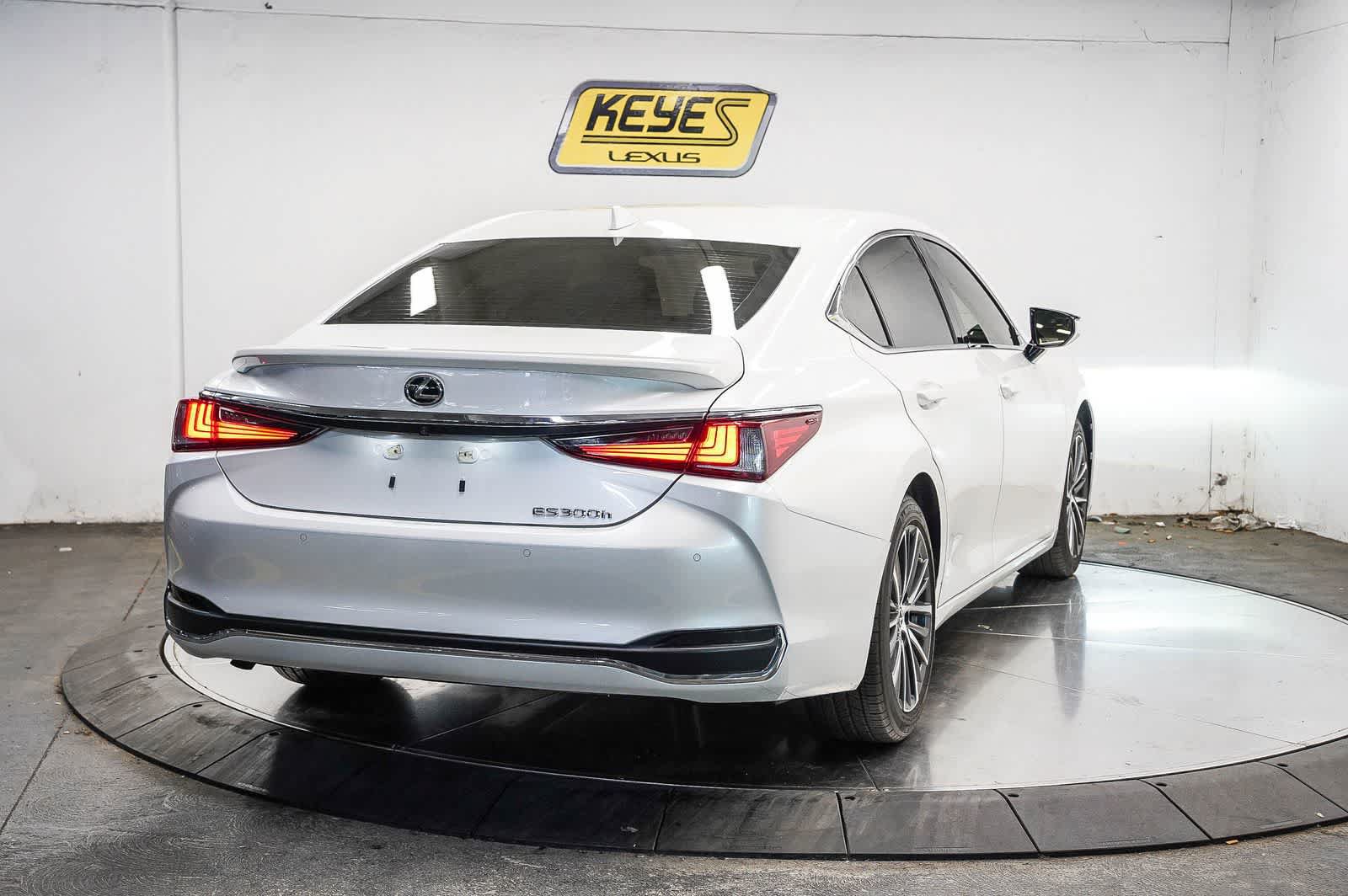 Used 2025 Lexus ES 300h w/ Premium Package FWD image 6
