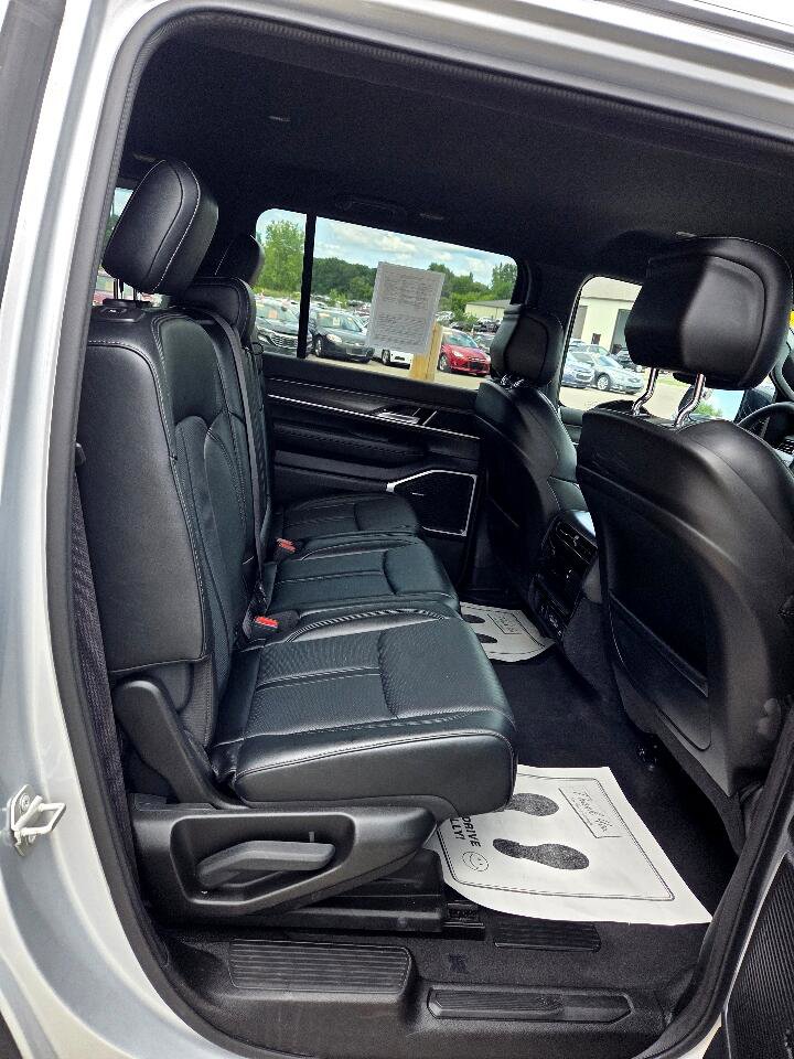 Used 2024 Jeep Wagoneer Series II w/ Flexible Seating Group image 13