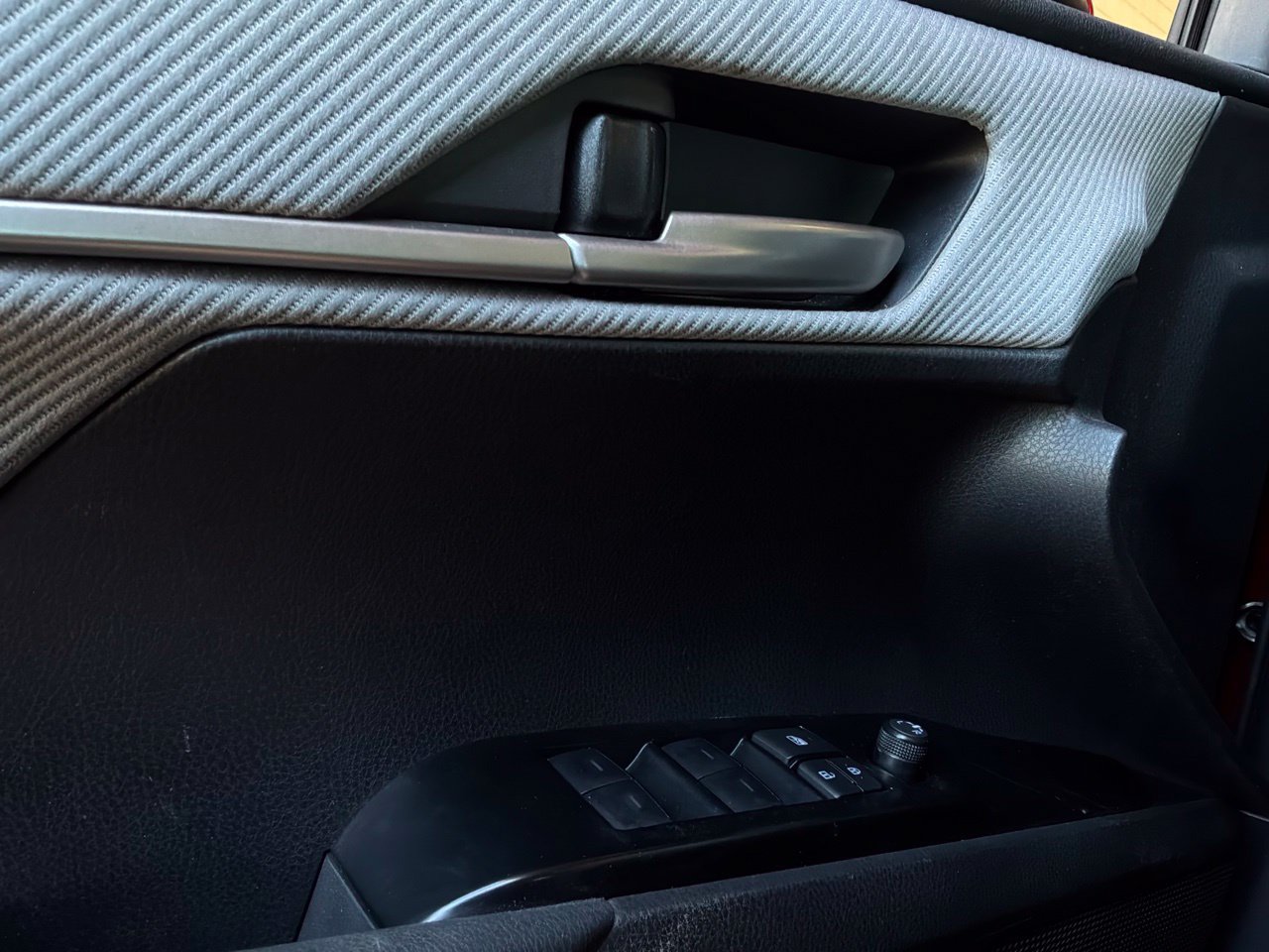 Used 2025 Toyota Camry SE w/ Convenience Package FWD image 23