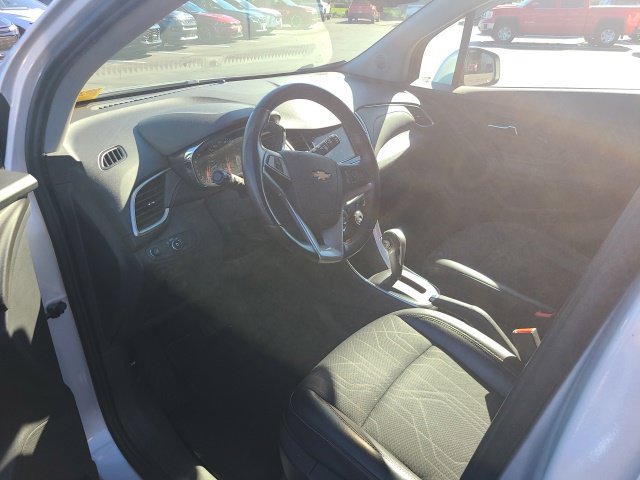 Certified 2019 Chevrolet Trax LT w/ LT Convenience Package AWD/4WD image 9