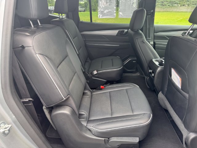 Used 2025 Buick Enclave Preferred AWD/4WD image 16