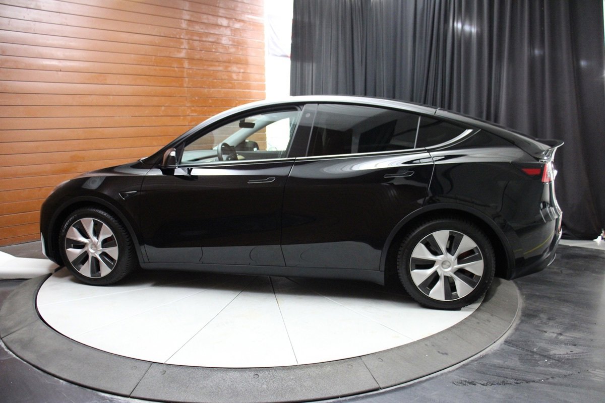 Used 2022 Tesla Model Y Performance AWD/4WD image 17