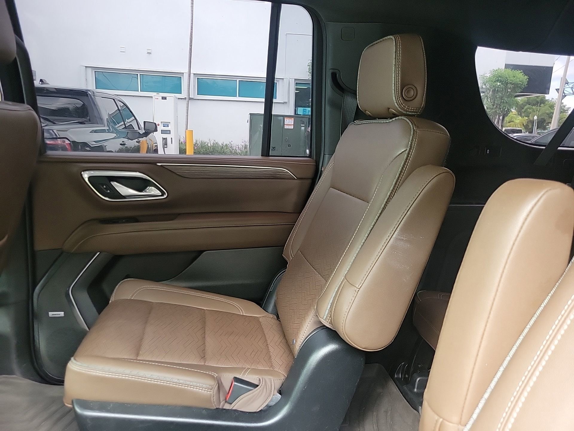 Used 2023 Chevrolet Suburban High Country RWD image 21