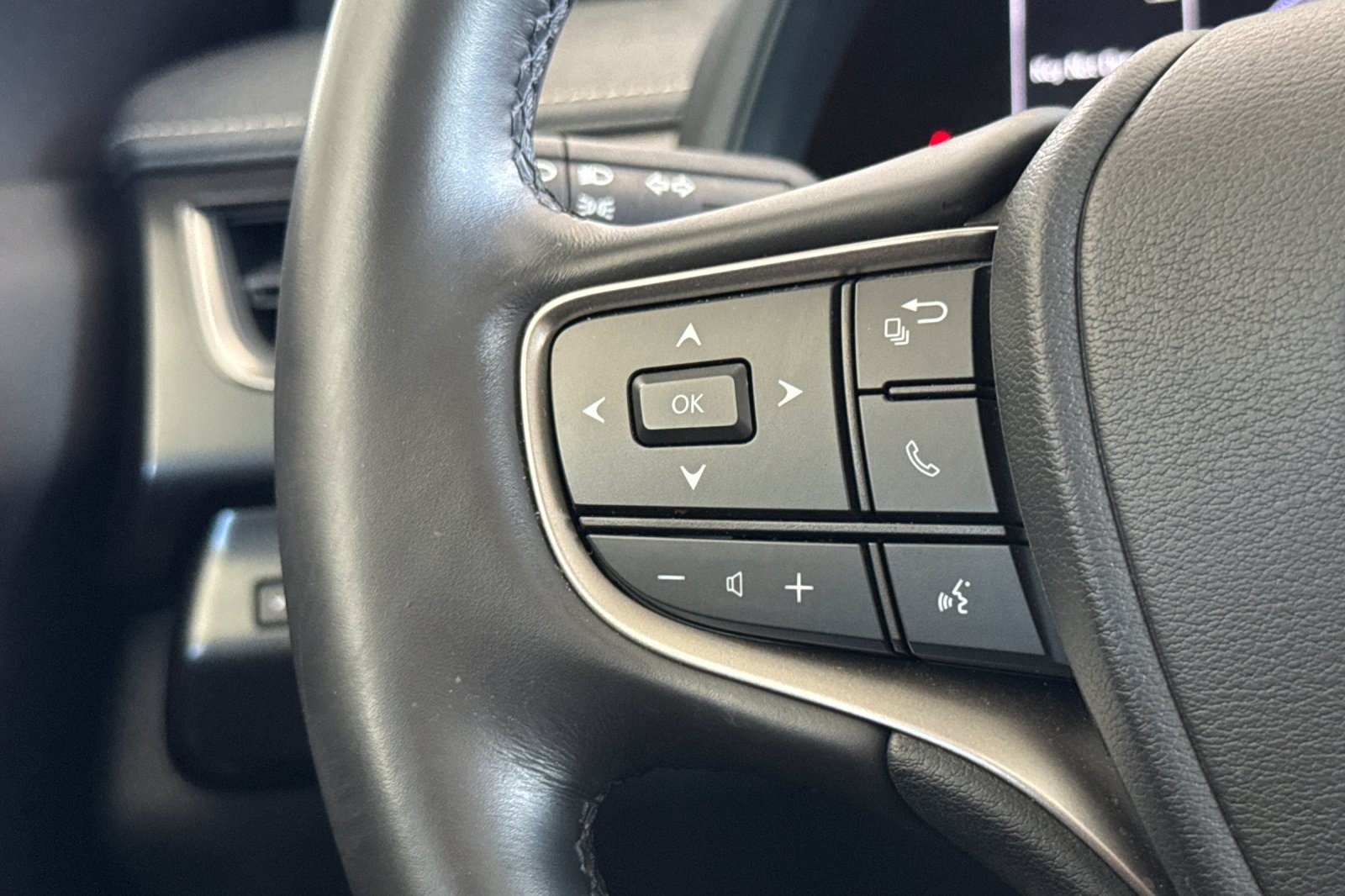 Certified 2025 Lexus UX 300h FWD w/ Accessory Package (Z2) image 30