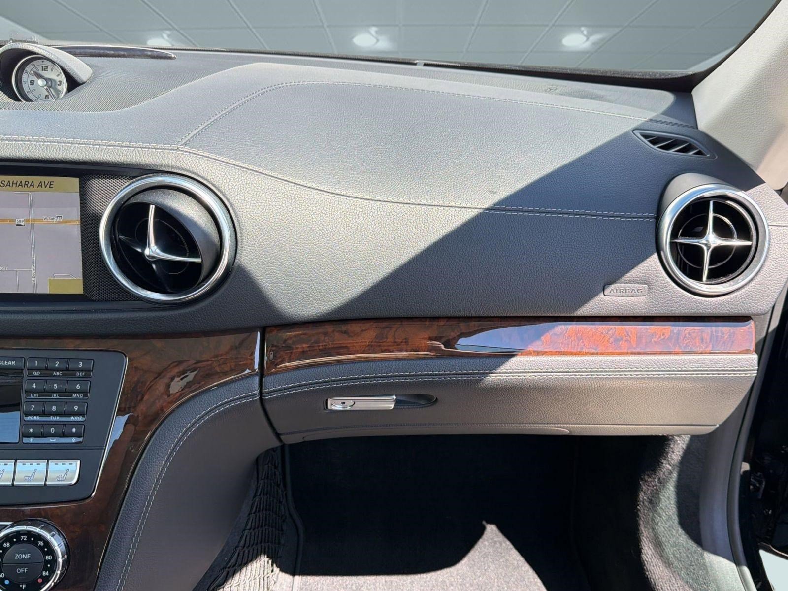 Used 2013 Mercedes-Benz SL 550 w/ Premium Pkg image 28