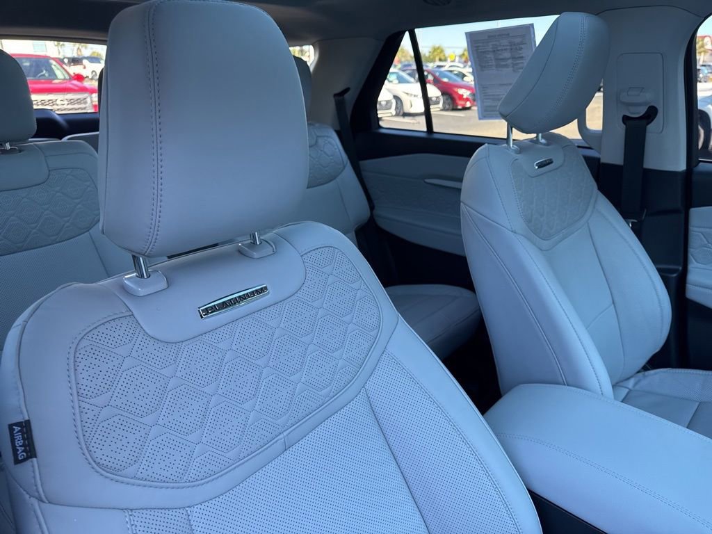 Used 2025 Ford Explorer Platinum w/ Ultimate Package image 23