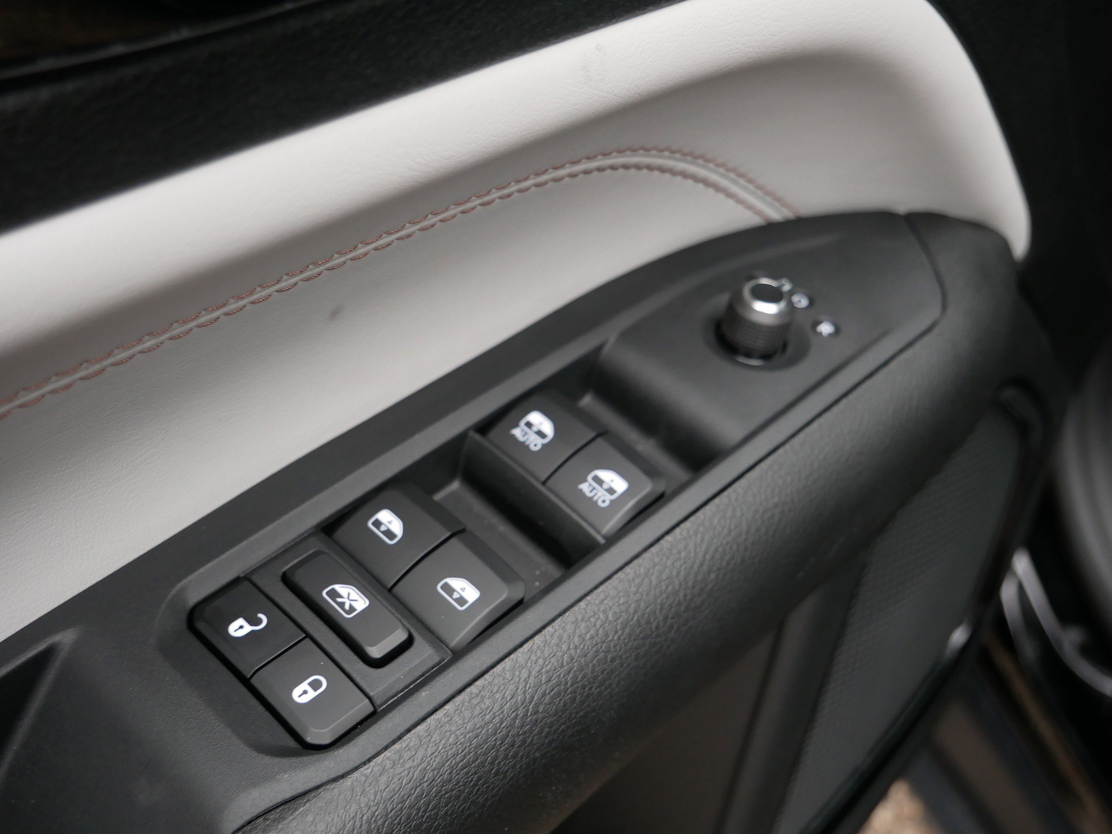 New 2026 Jeep Compass Limited image 9