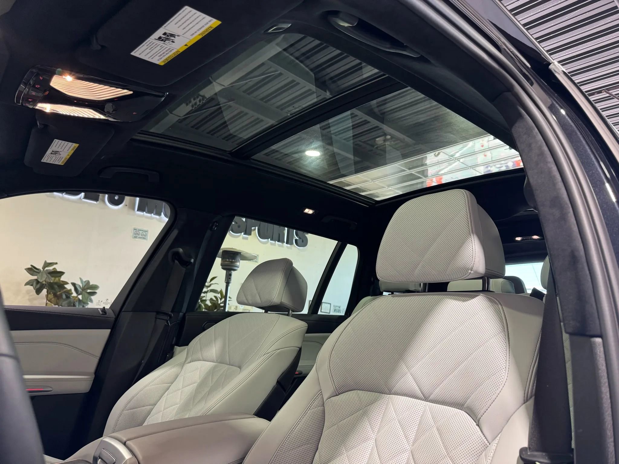 Used 2023 BMW X7 xDrive40i w/ Premium Package image 22