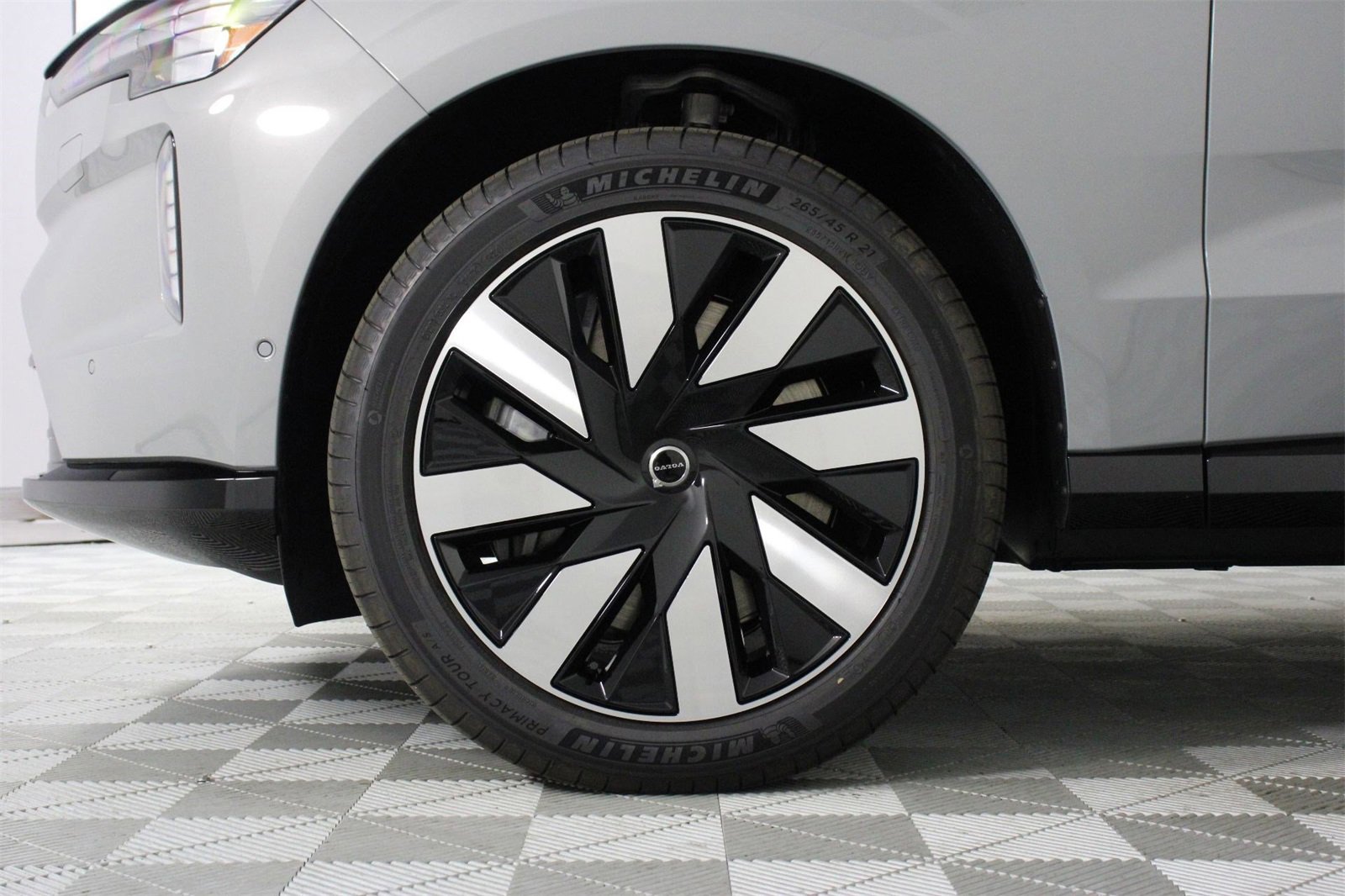 New 2025 Volvo EX90 Plus w/ Protection Package Premier image 12