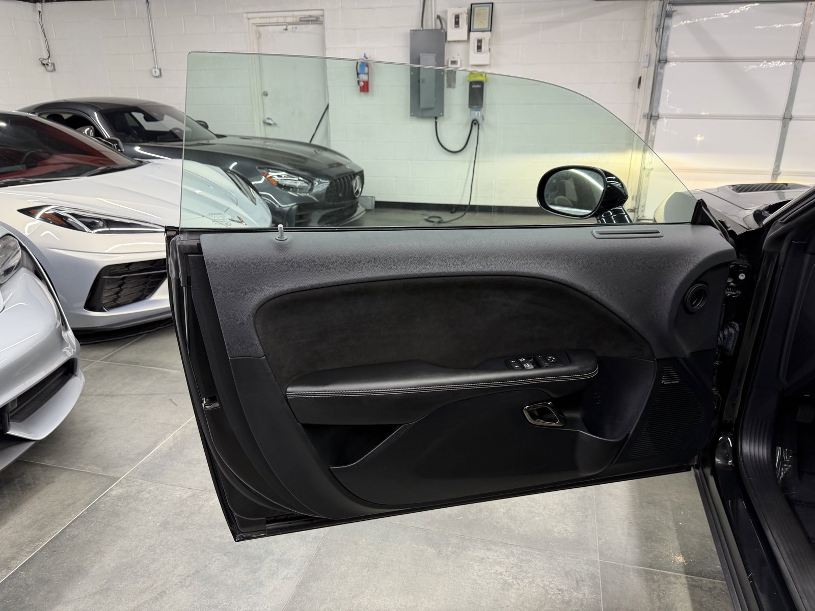 Used 2015 Dodge Challenger SRT Hellcat image 21