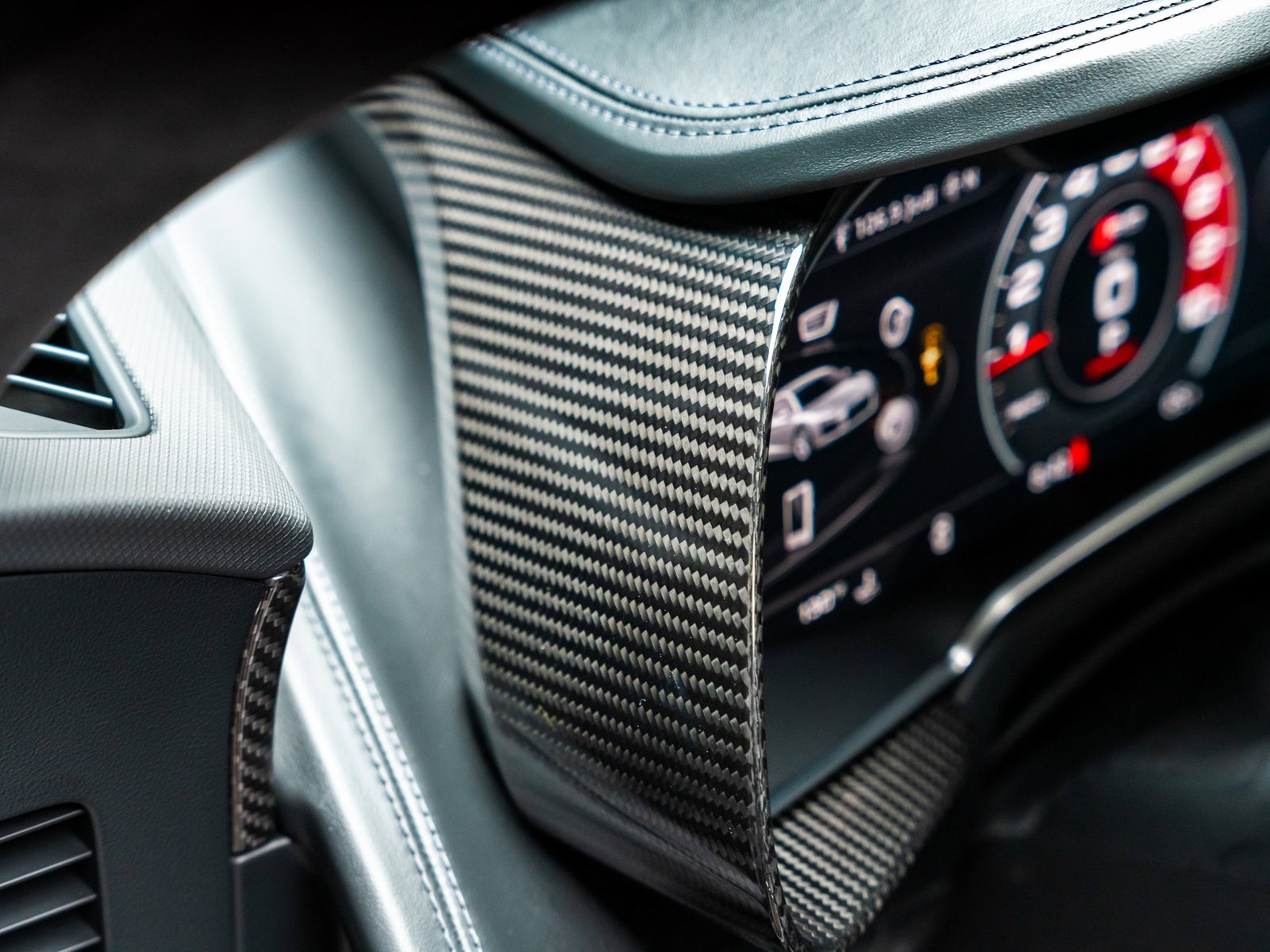 Used 2018 Audi R8 V10 w/ Premium Package image 4