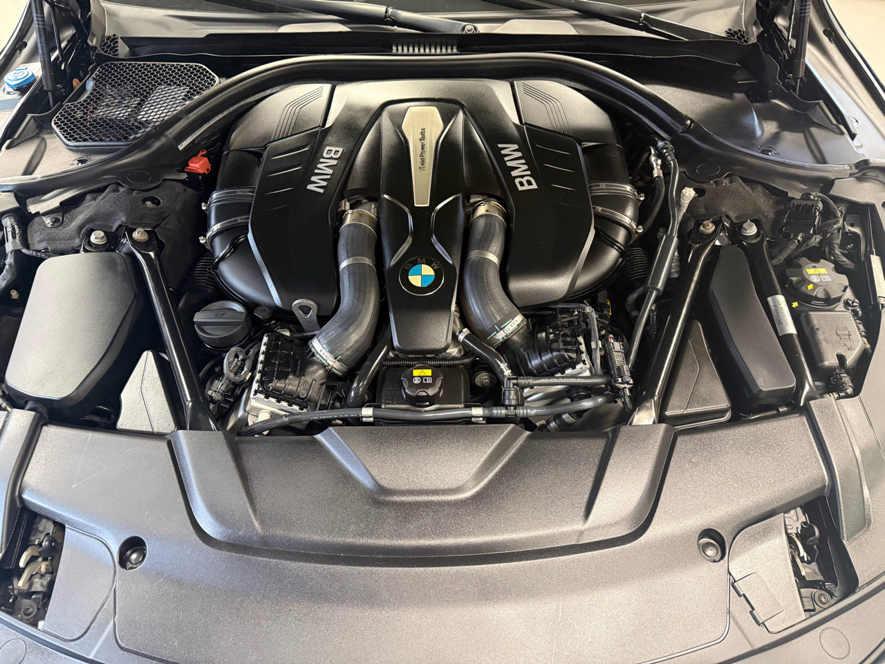 Used 2017 BMW 750i xDrive image 22