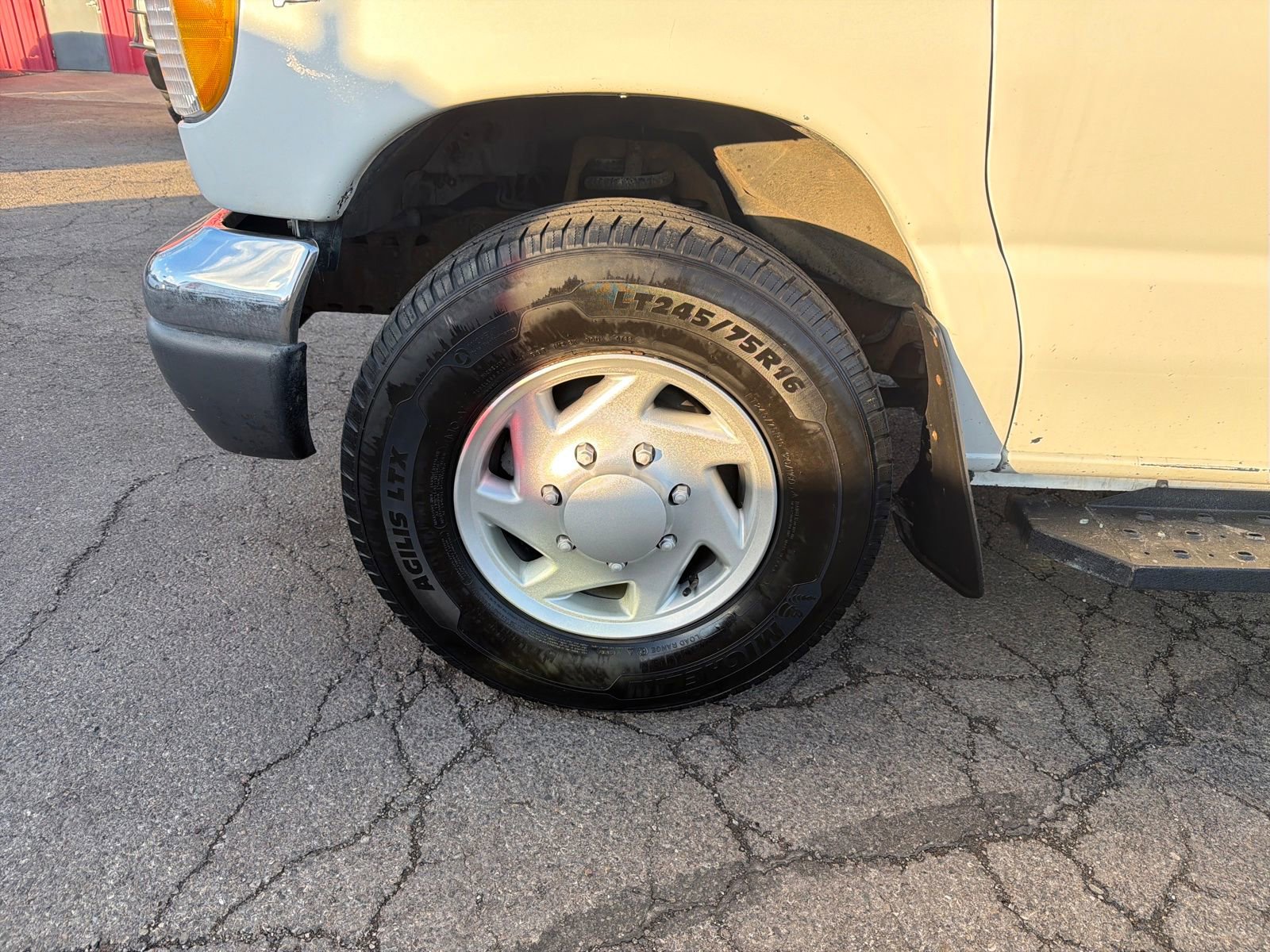 Used 2000 Ford E-350 and Econoline 350 XLT image 23