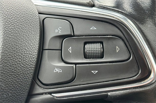 Used 2022 Buick Envision Essence w/ Sport Touring Package image 39