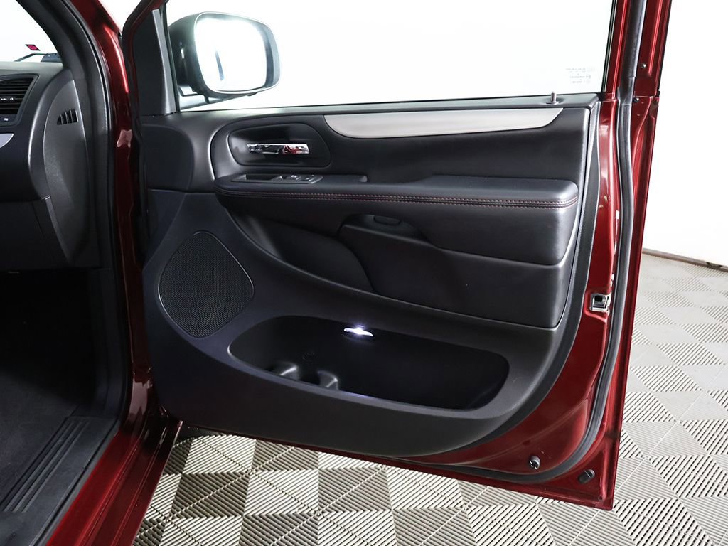 Used 2019 Dodge Grand Caravan GT FWD image 21