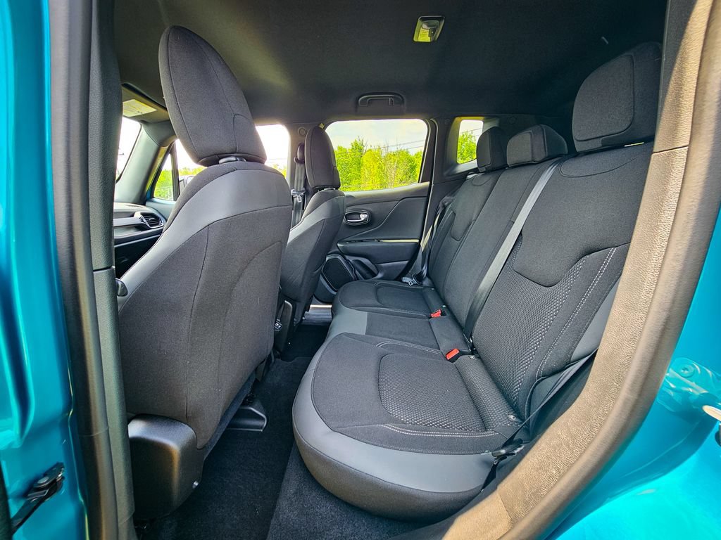 Used 2022 Jeep Renegade Altitude AWD/4WD image 29
