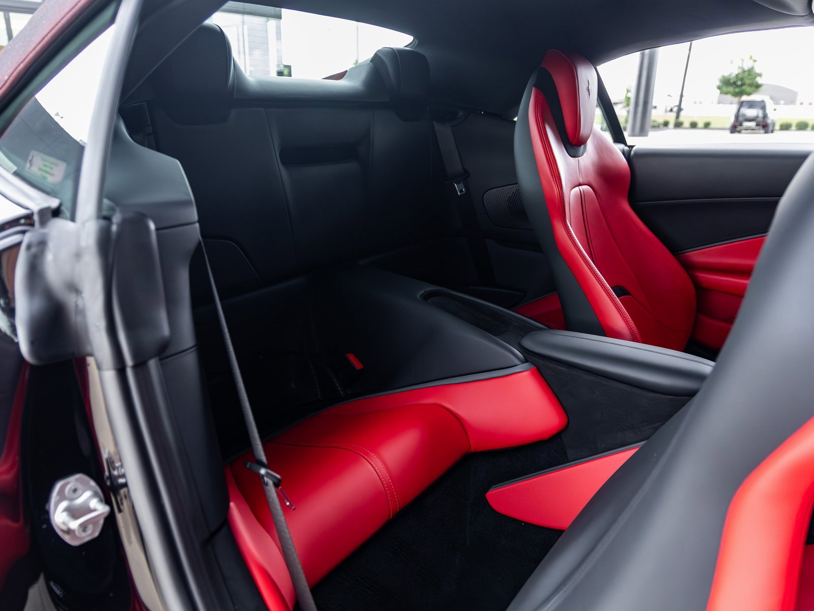 Used 2024 Ferrari Roma Spider image 44