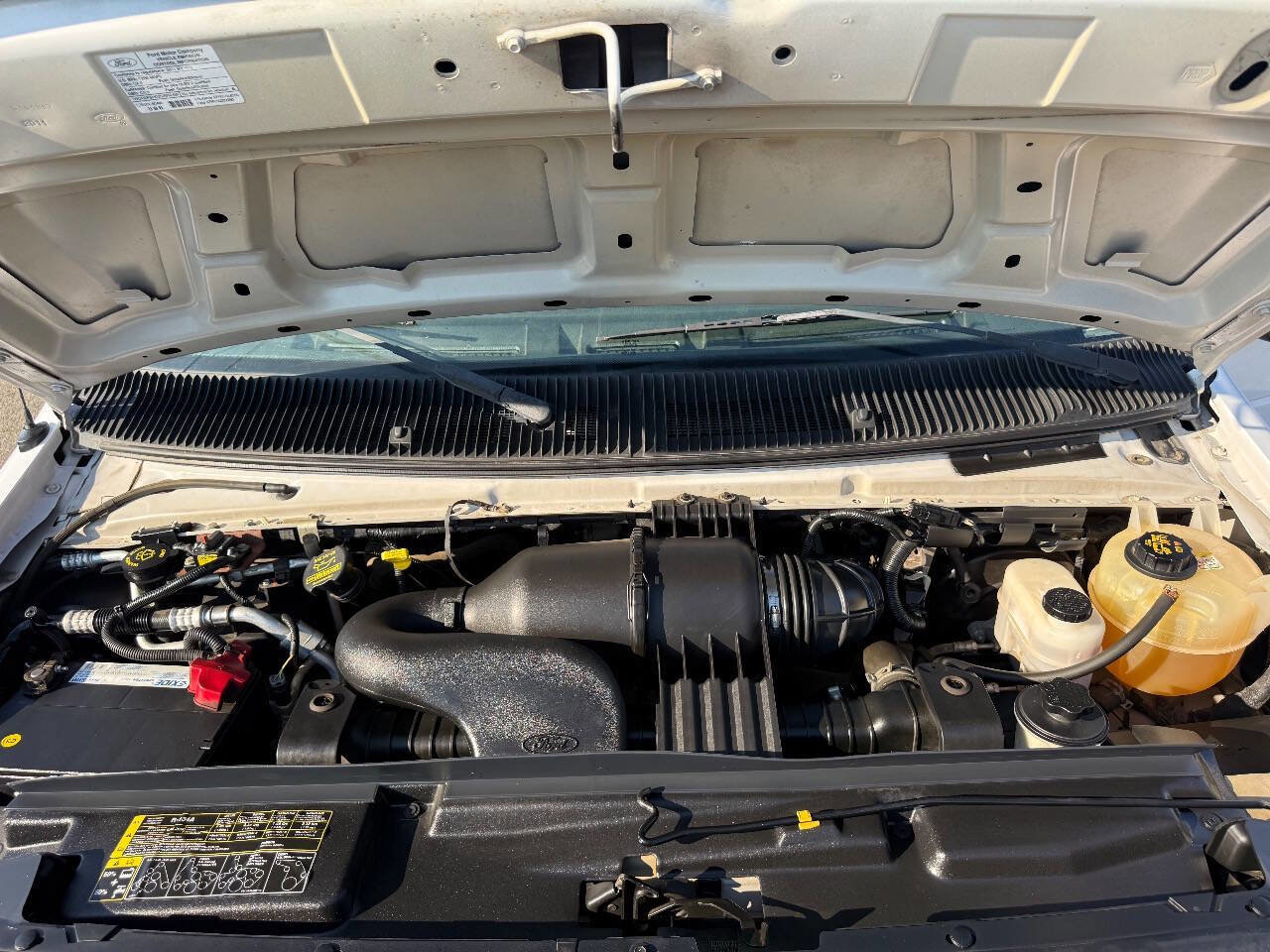 Used 2011 Ford E-150 and Econoline 150 w/ Commercial Cargo Van Pkg image 18