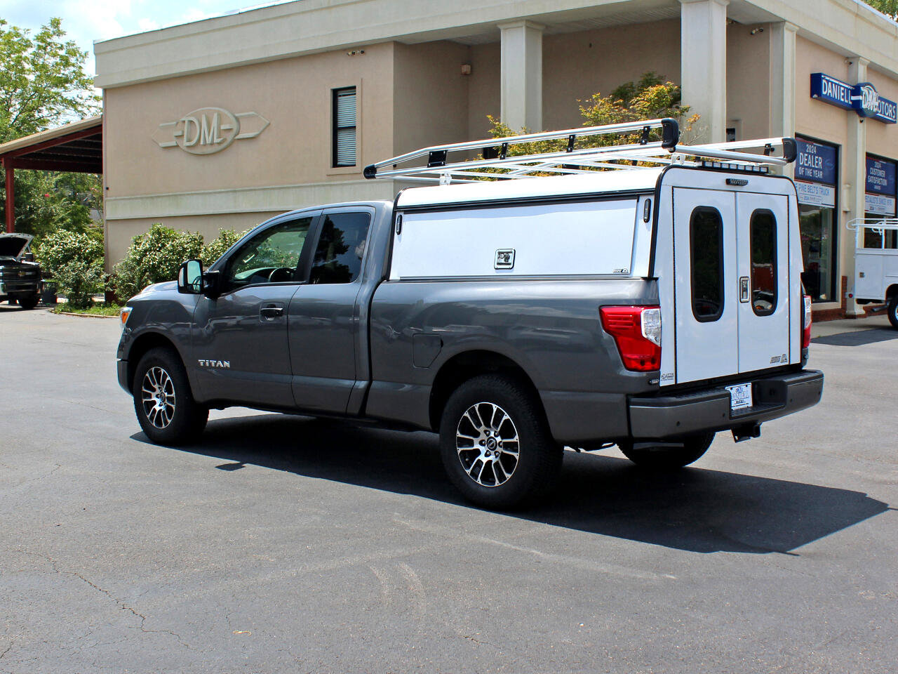 Used 2023 Nissan Titan SV w/ SV Utility Package image 10