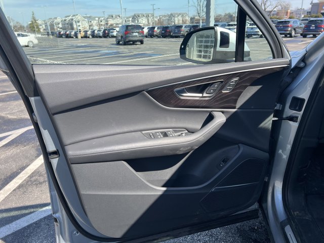 Used 2023 Audi Q7 Premium Plus w/ Premium Plus Package image 5