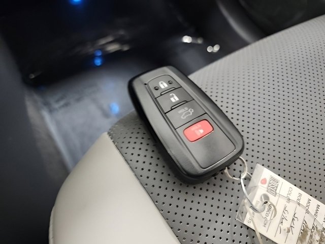 Used 2020 Toyota RAV4 Limited image 39