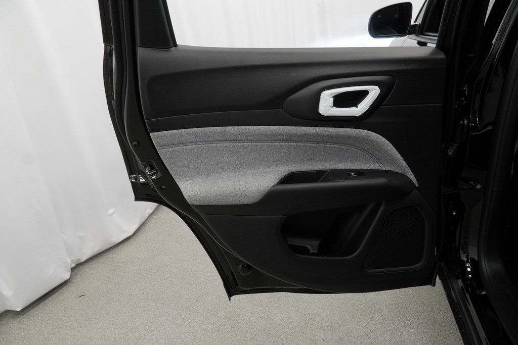 Certified 2025 Jeep Compass Latitude w/ Convenience Group image 37