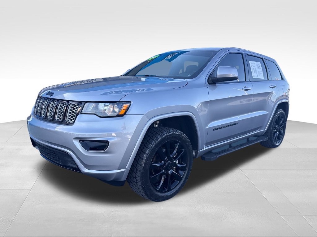 Used 2018 Jeep Grand Cherokee Altitude AWD/4WD image 2