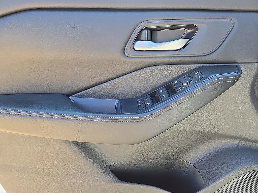 Used 2024 Nissan Rogue SV AWD/4WD image 21