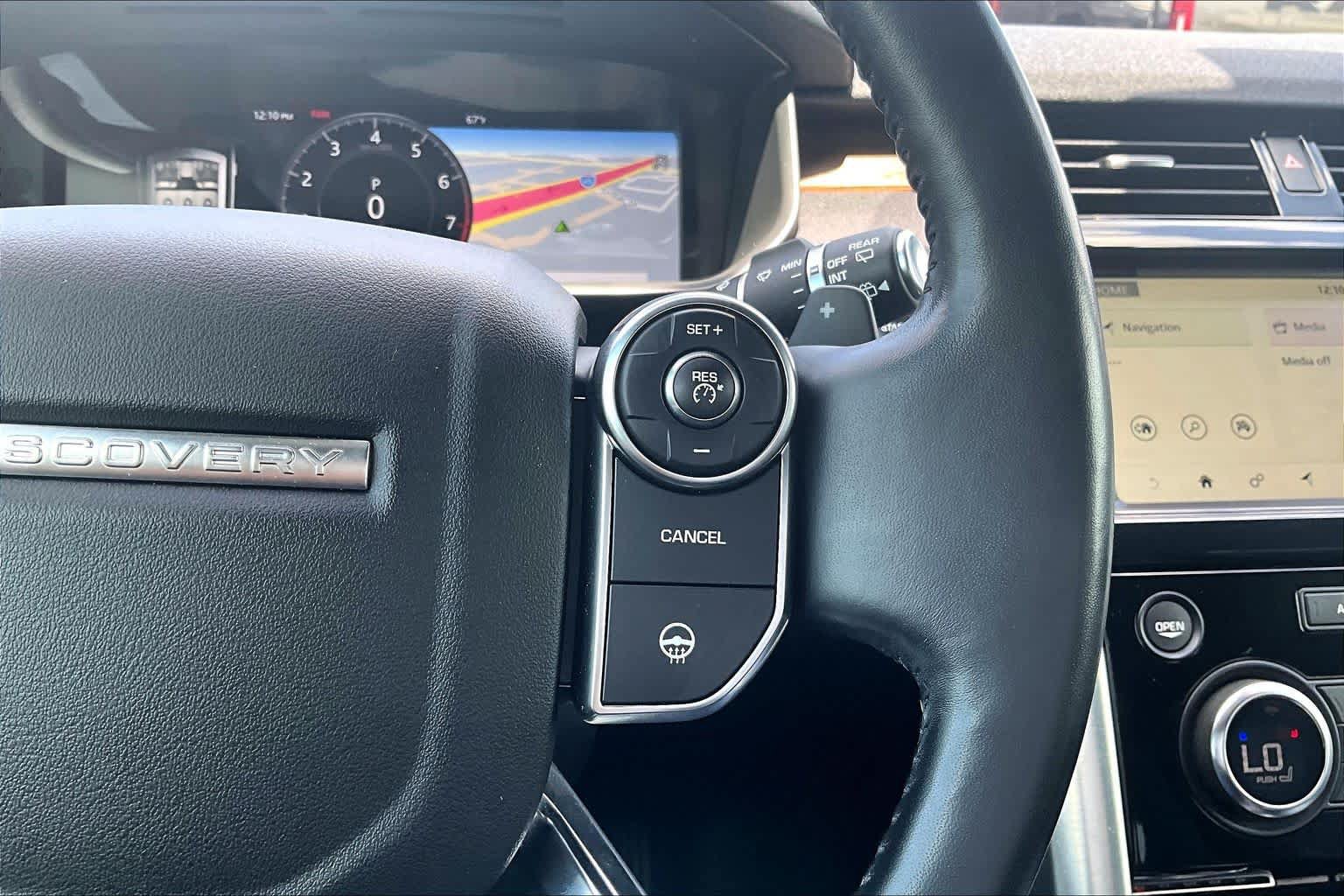 Used 2018 Land Rover Discovery HSE AWD/4WD image 22