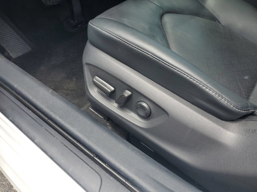 Used 2020 Toyota Camry XSE FWD image 22