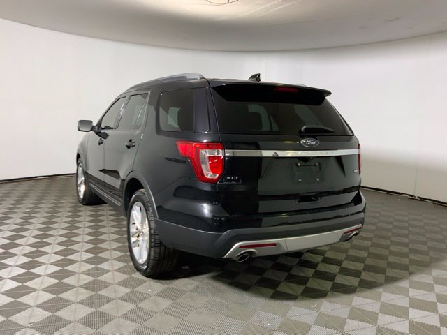 Used 2017 Ford Explorer XLT w/ Equipment Group 202A AWD/4WD image 7