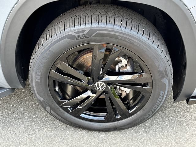 Used 2025 Volkswagen Atlas Cross Sport SEL R-Line AWD/4WD image 7