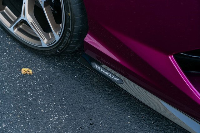 Used 2025 Lamborghini Revuelto image 39