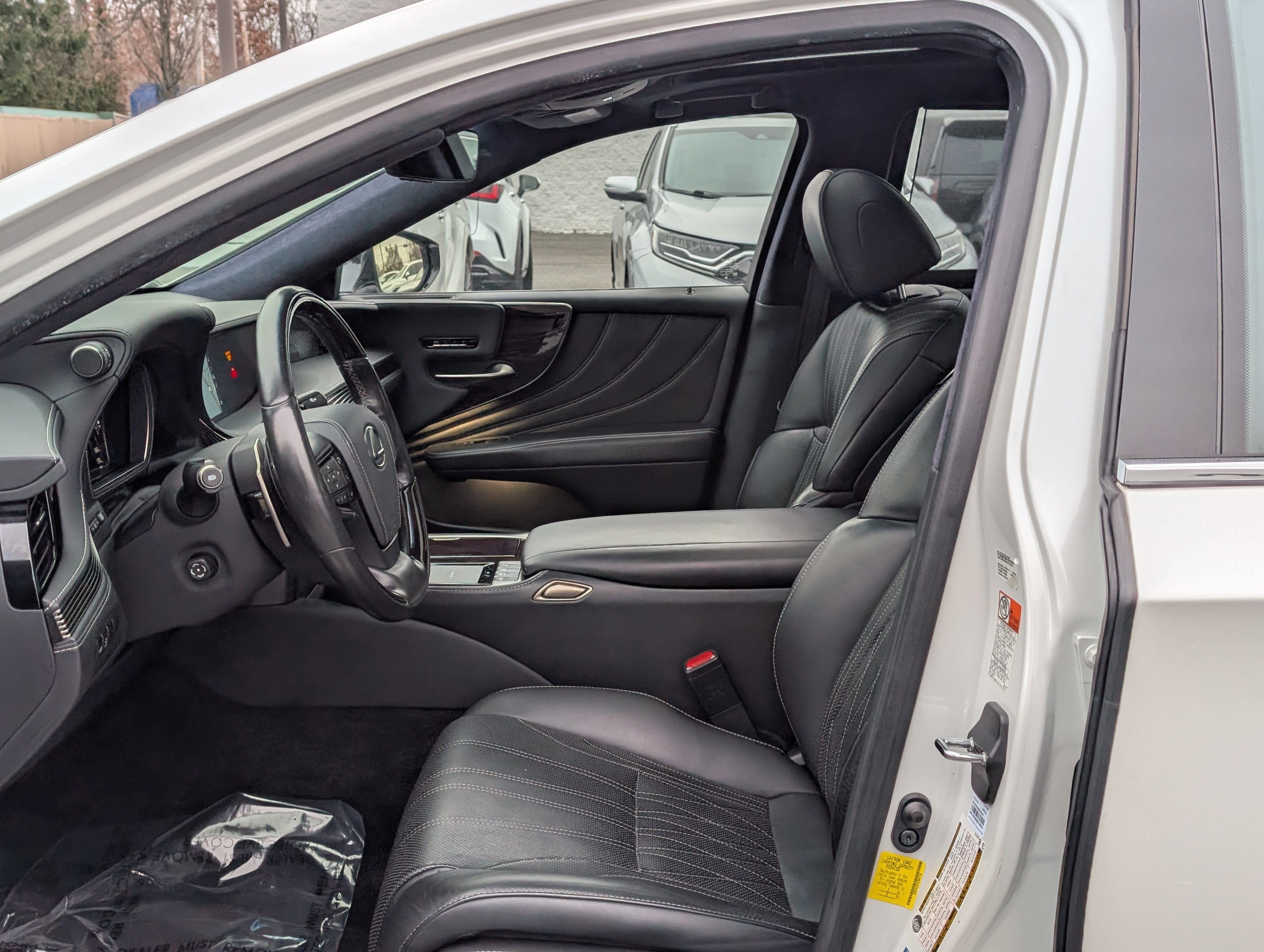 Used 2020 Lexus LS 500h AWD w/ Luxury Package image 17