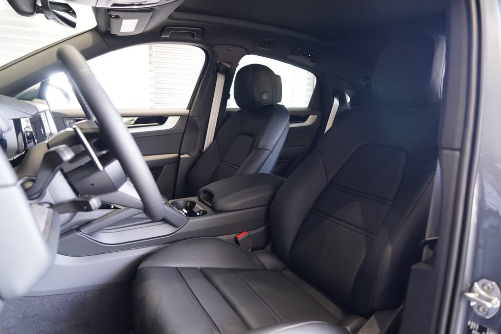 New 2026 Porsche Cayenne Coupe AWD/4WD image 11
