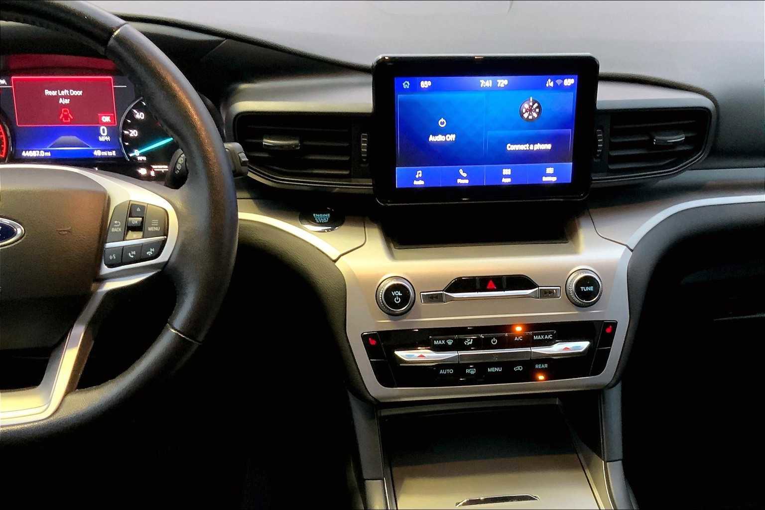 Used 2022 Ford Explorer XLT image 11