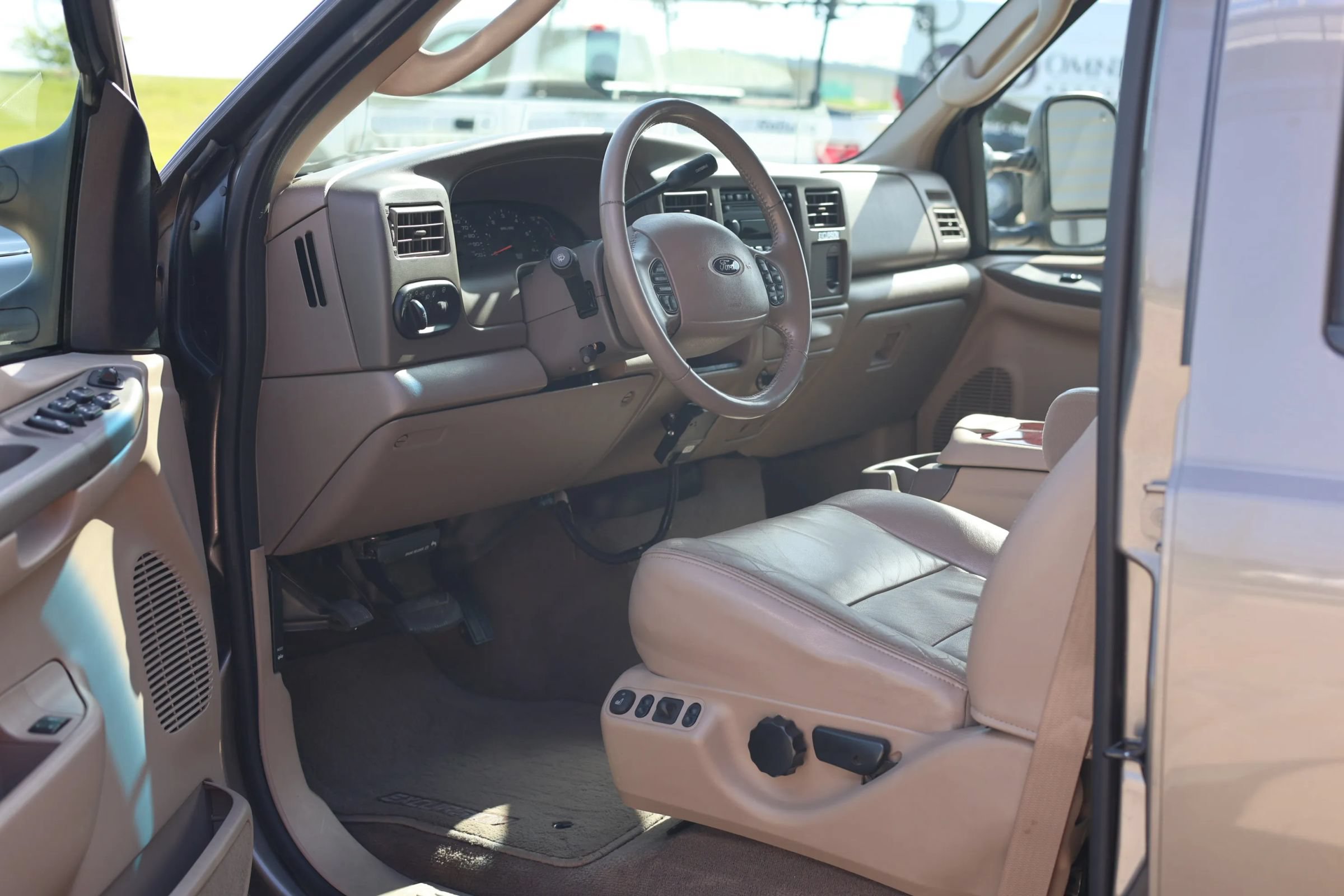 Used 2004 Ford Excursion Limited AWD/4WD image 18
