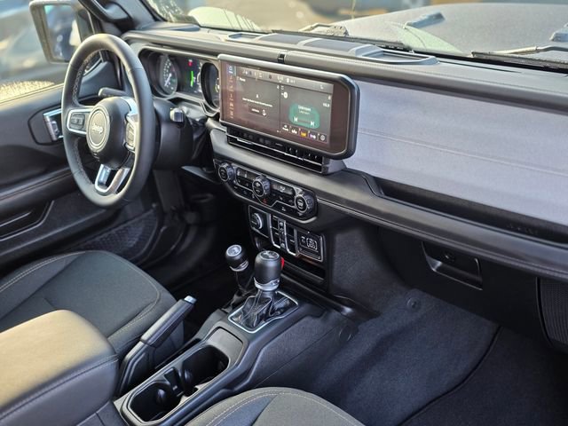 Used 2025 Jeep Wrangler Sahara 4xe image 8