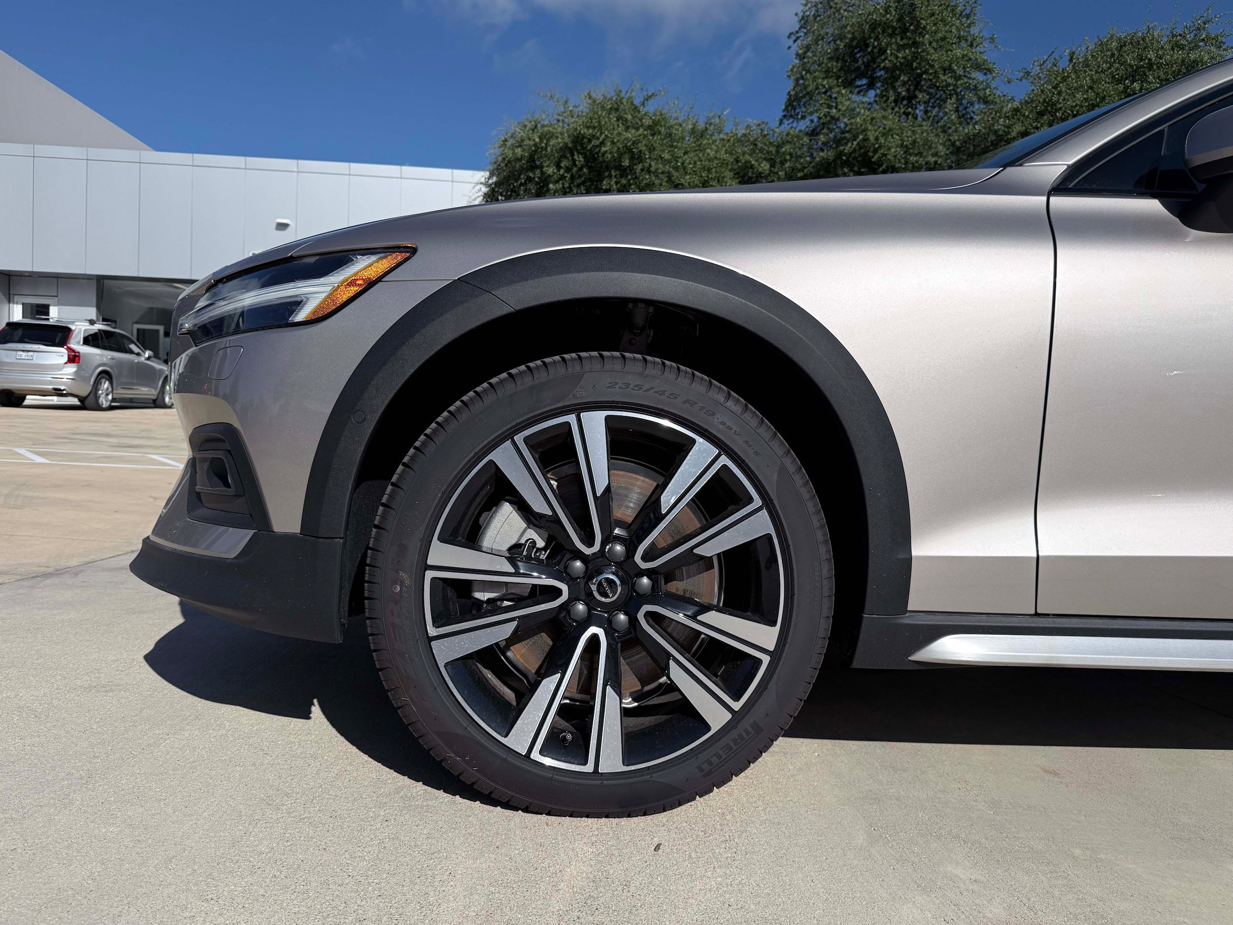 New 2026 Volvo V60 B5 Cross Country Ultra w/ Protection Package Premier AWD/4WD image 9
