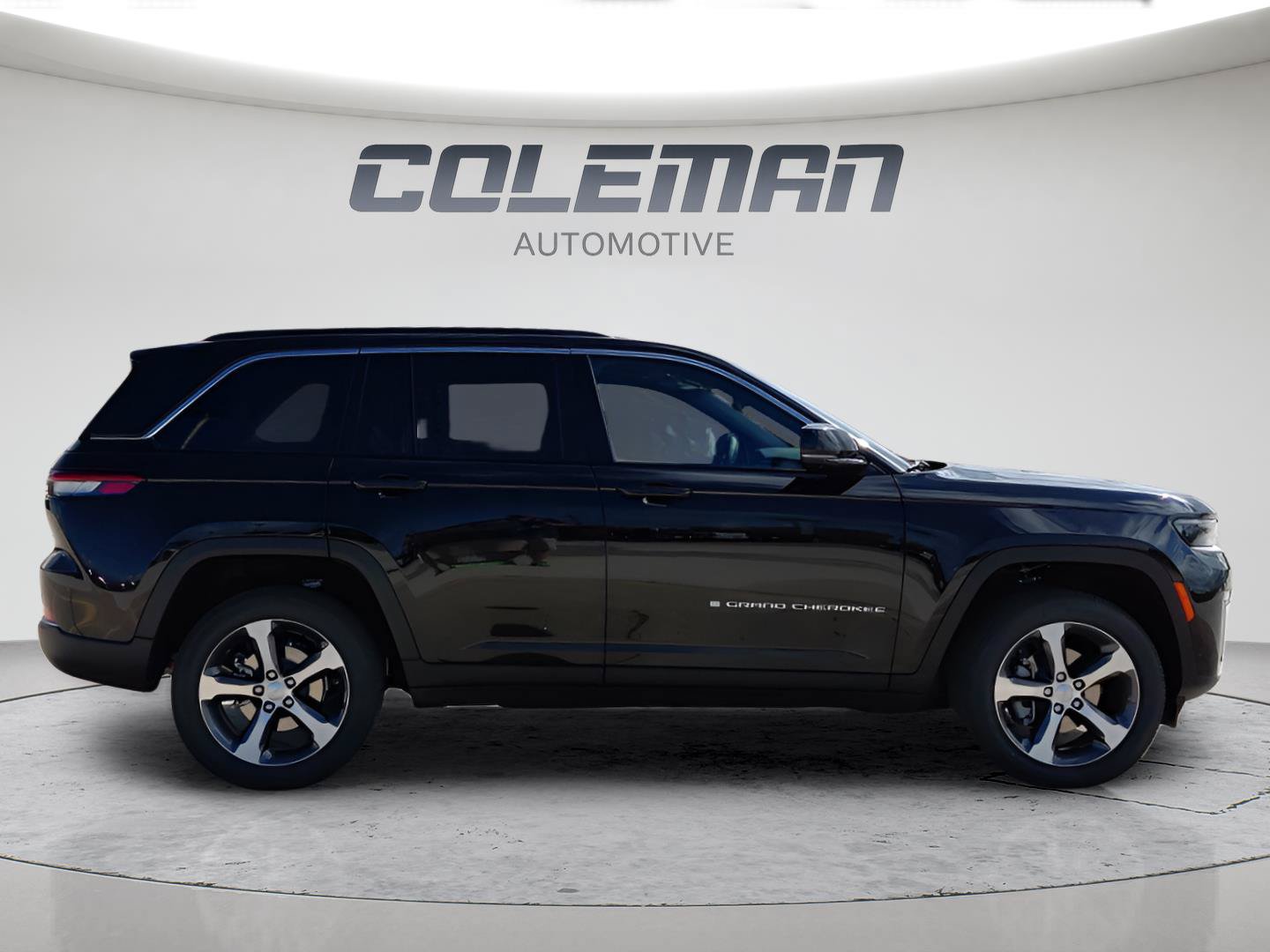 New 2026 Jeep Grand Cherokee Limited w/ Luxury Tech Group II AWD/4WD image 6