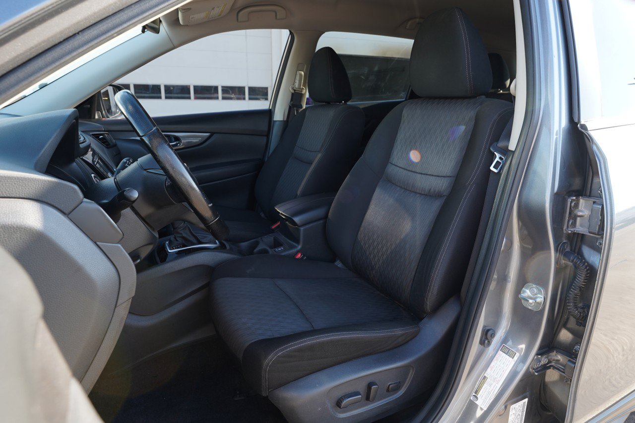 Used 2020 Nissan Rogue SV FWD image 18