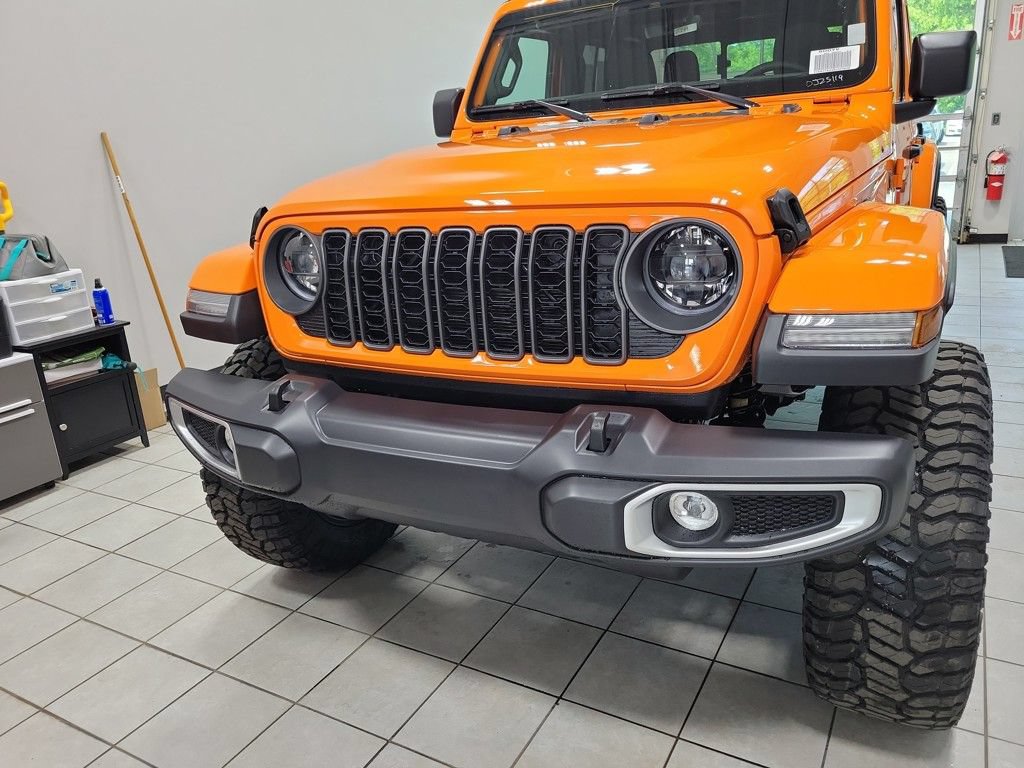 New 2025 Jeep Gladiator Sport AWD/4WD image 32