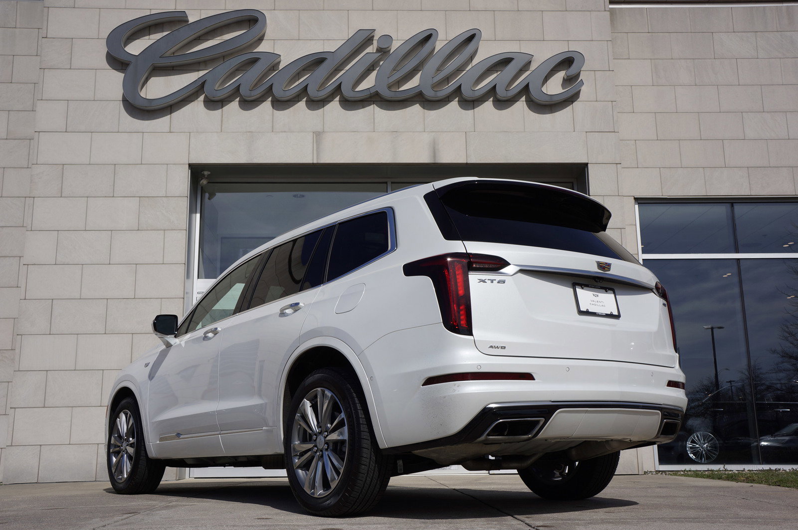 Used 2024 Cadillac XT6 Premium Luxury w/ Technology Package image 8