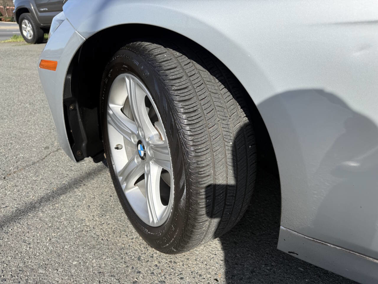 Used 2014 BMW 320i 320i 4dr Sedan image 24