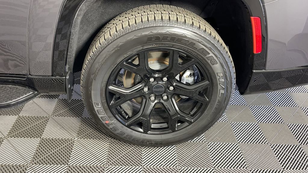 New 2025 Jeep Wagoneer L Series II image 32