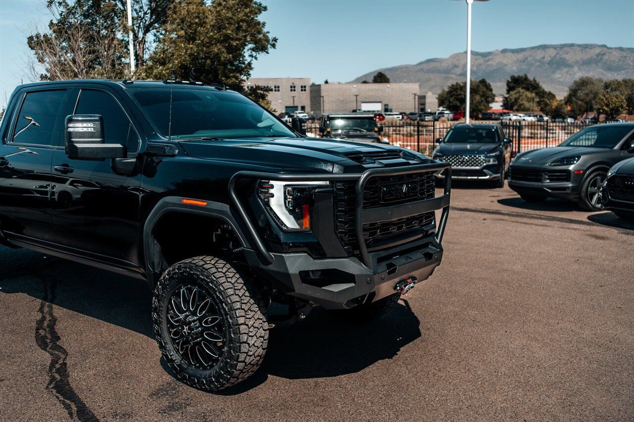 Used 2024 GMC Sierra 3500 Denali w/ Denali Reserve Package AWD/4WD image 9