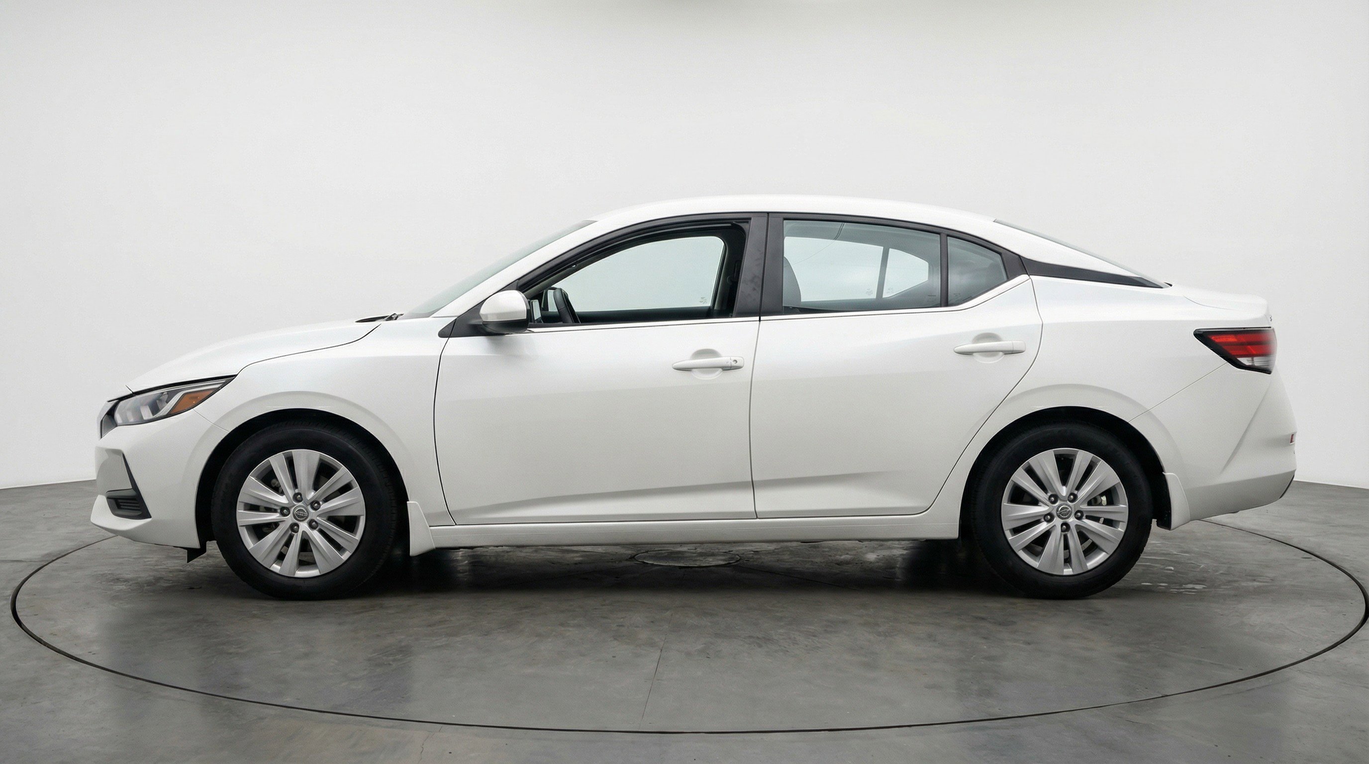 Used 2025 Nissan Sentra S image 5