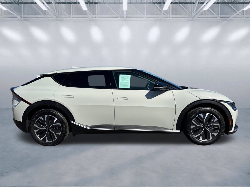 Used 2024 Kia EV6 Light RWD image 3